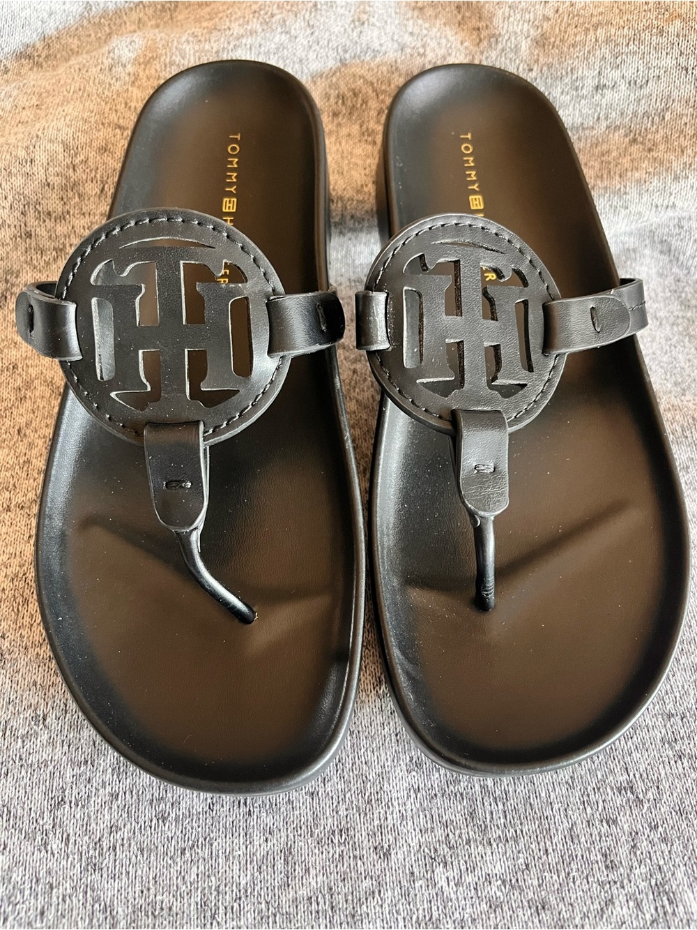 Tommy Hilfiger Women’s Black Logo Toe-Post Sandals - 7M